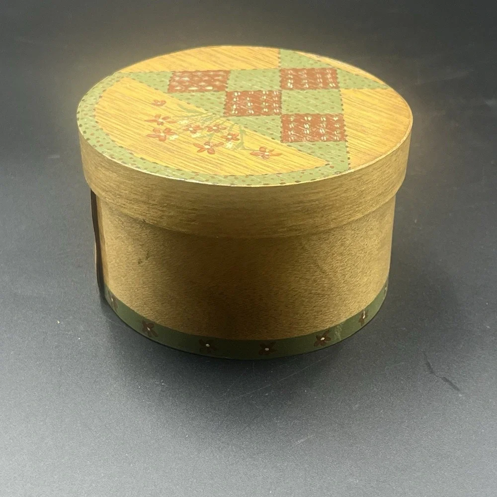 Round Shaker Folk Art Hand Painted‎ Spice Trinket Box
